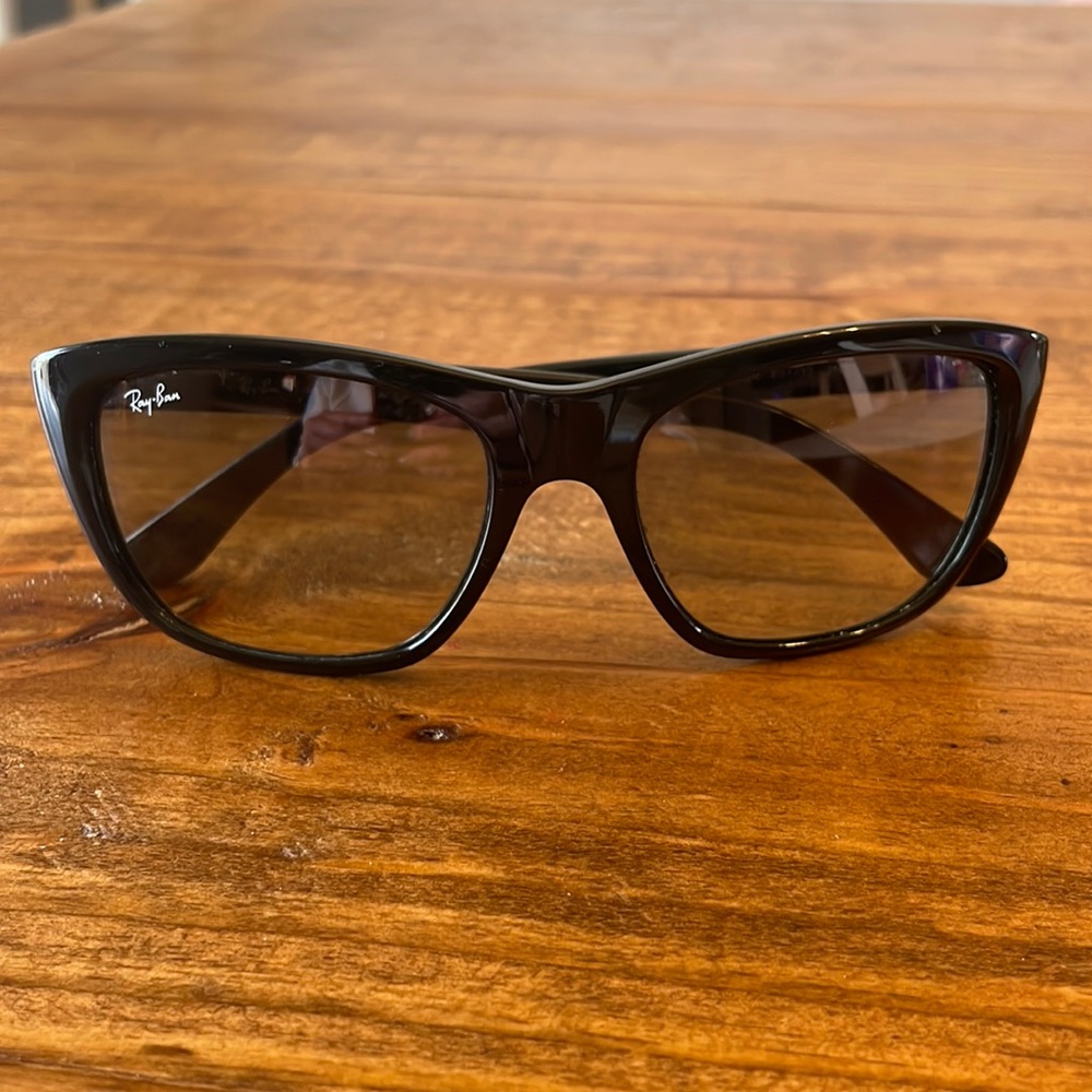 Ray-Ban RB4154 Square Sunglasses